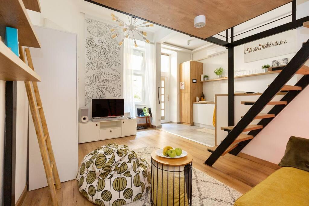 Stylish And Smart Apartment In The Center Budapeste Exterior foto