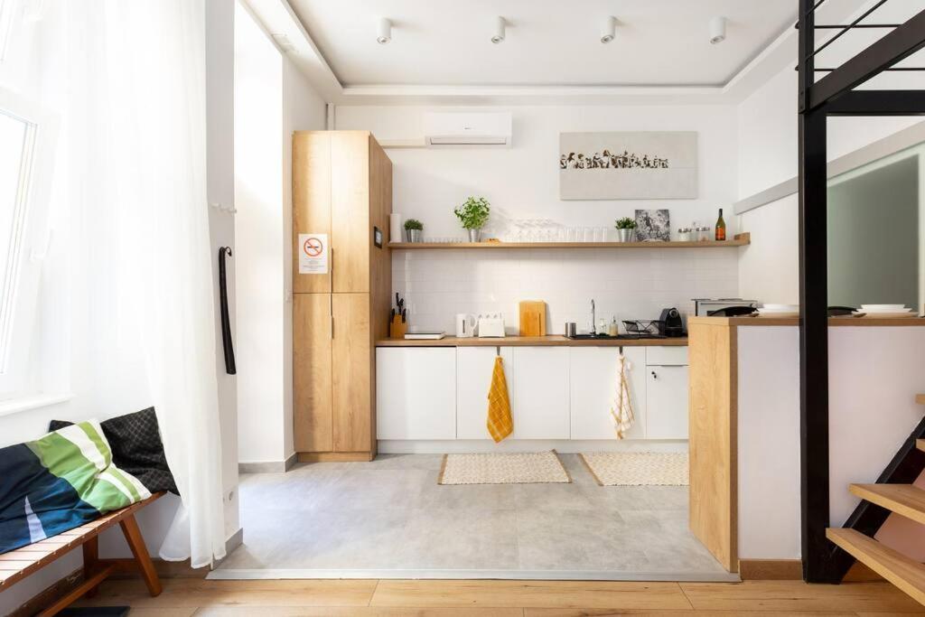 Stylish And Smart Apartment In The Center Budapeste Exterior foto